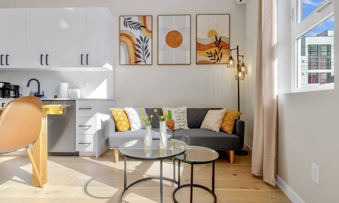 Roosevelt House | Green Lake 2B2B, A/C, close to UW & Lightrail
