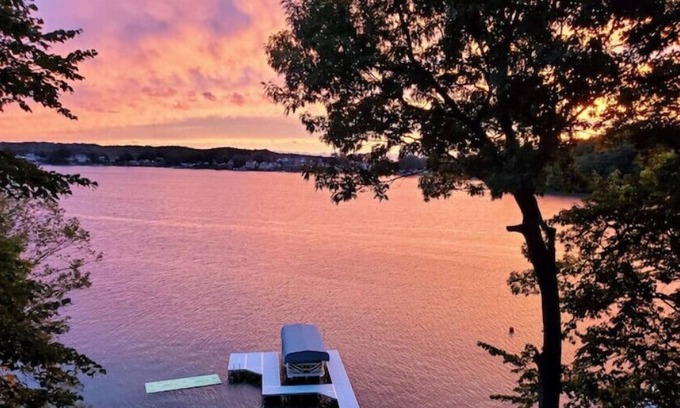 Bradley House | Green Lake Hilltop Hideaway