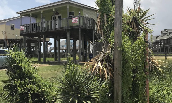 Freeport House | Green Sea Star steps away to beach- oct 3-5 wknd last min@125 nt +extra 10 % off