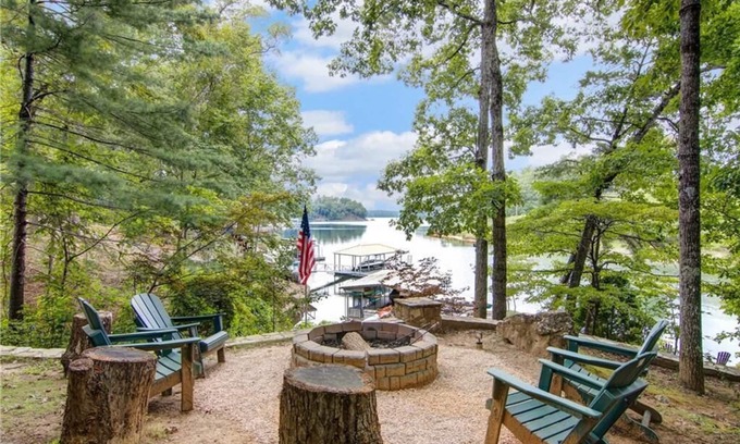 Six Mile House | Greene Lodge at East Cove on Lake Keowee