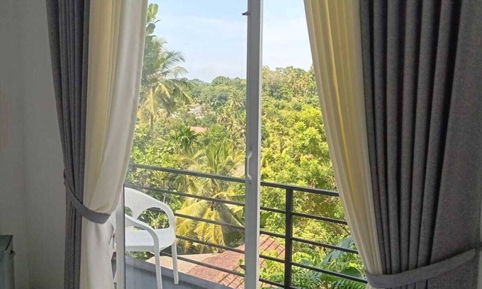 Galle Apartment | Greenery and hills surrounding with family friendly property in Galle.n