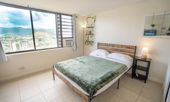 Waikiki Apartment | Greenery Mountain View Waikiki Seaside Monarch Paradise Hotel Room