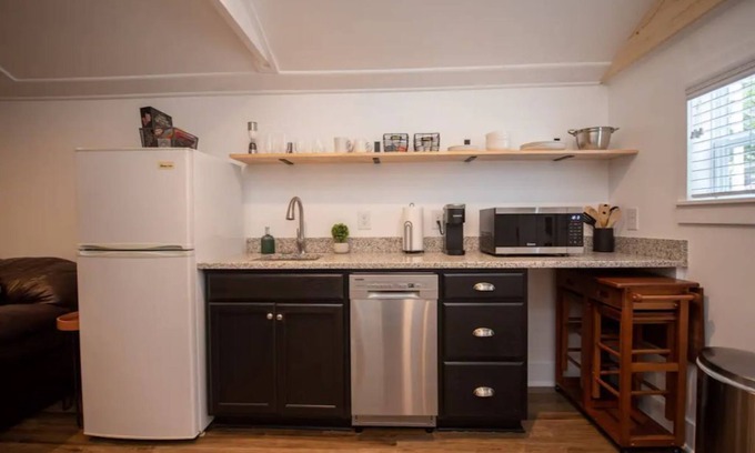 Cleveland Apartment | Greenhouse Studio- Lee U