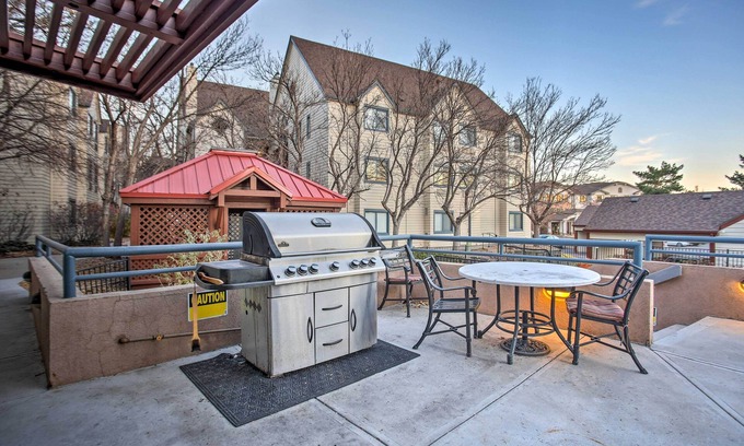 Englewood Condo | Greenwood Village Condo w/Pool Access!