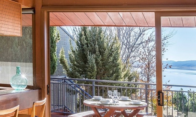 Jindabyne Apartment | Grey Kangaroo - 2BR l Lake Front l Pet Friendly l Air-Con l BBQ l WiFi