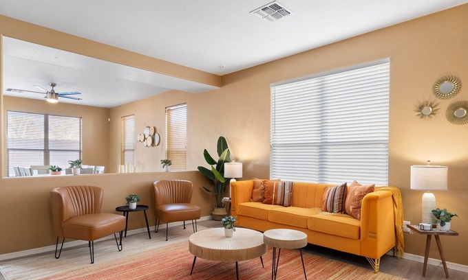 Surprise Farms House | Grill-Putt Putt-Fire Pit-Pool Table-Foosball-Cornhole-King Bed-Near Stadium