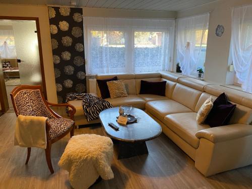 Bad Saarow Apartment | Große Helle Wohnung am Wald in Bad Saarow Nahe Grünheide und Berlin Souterrain