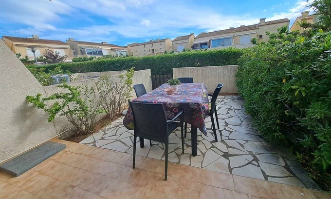 Marseillan Plage Apartment | Ground Floor Apartment with Pool, Private Parking, and Terrace