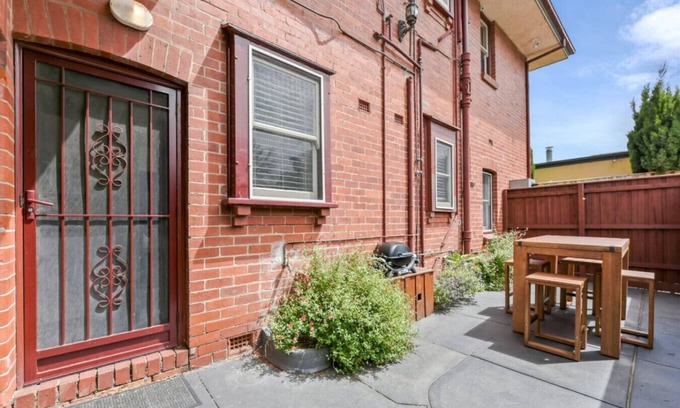 Brighton Apartment | Ground floor apartment, 250 metres to the beach