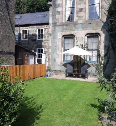 Barmouth Apartment | Ground Floor Barmouth Centre Apartment With Garden