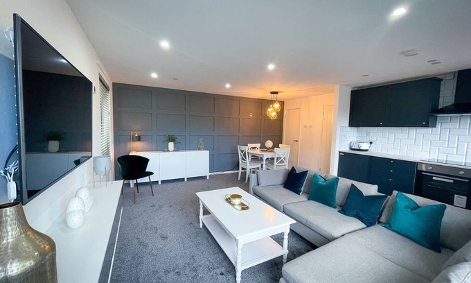 Wolverhampton Apartment | Ground Floor Luxury Corner Apartment