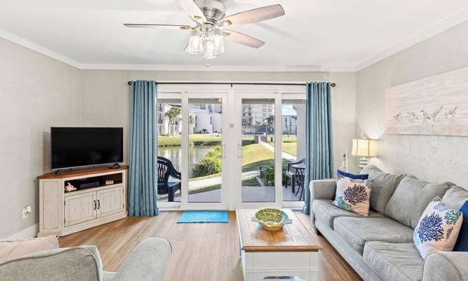 Panama City Beach Condo | Ground floor, park at your front door. Sleeps 6
