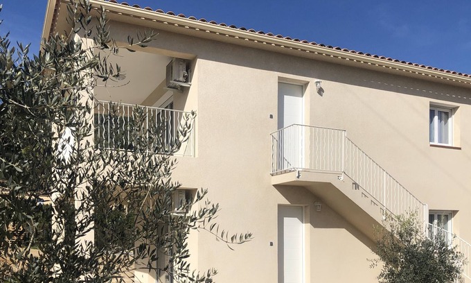 Ajaccio House | Ground floor villa in Ajaccio with communal swimming pool