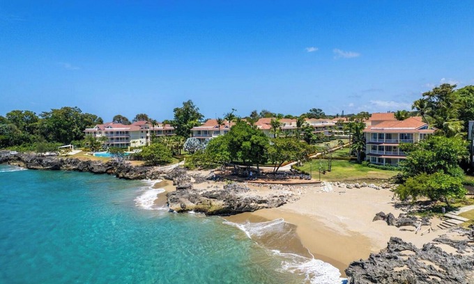 Los Brazos Apartment | Groundfloor condo on the beach, 3BD/3BT, pool, near everything in Sosua