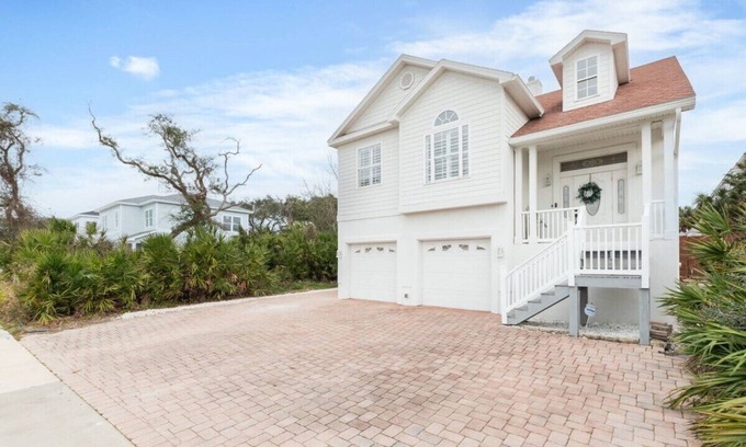 Butler Beach House | Group-Friendly Beach Stay | 5Min Walk to the Beach
