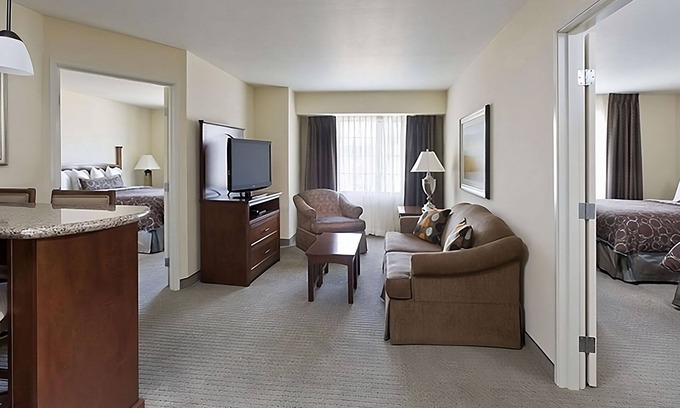Vance Jackson Apartment | Group Getaway! TWO Comfortable 2BR Suites, Free Breakfast, Pet-friendly, Pool!