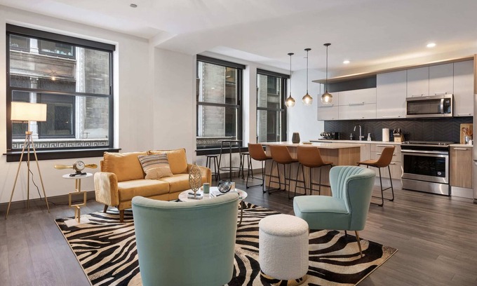 Downtown Chicago Apartment | Group Stay: 3 Modern 2BR Units, Great Amenities