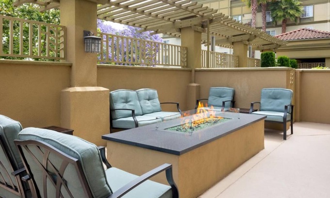 Snail Hotel | Groups Best Choice: 4 Homey Suites w/Kitchen and Living Area - BBQ, DVD Library