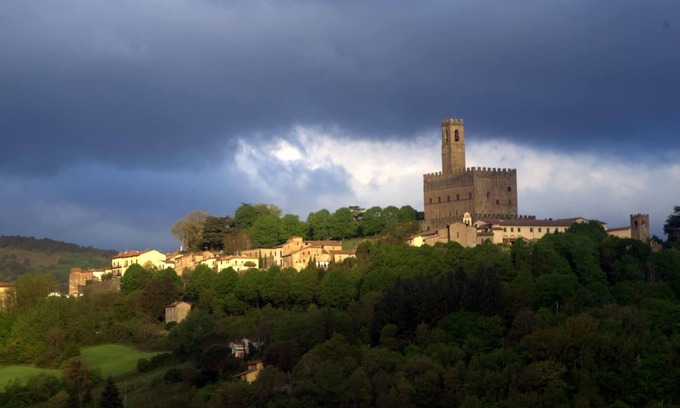 Porrena Apartment | GUELFI 6, apartment in the heart of the historic center of POPPI casentino