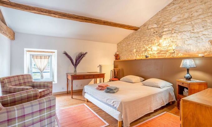 Saint-Martin-de-Fraigneau Bed & Breakfast | Guest Room 'The Suite One or Two Bedrooms' with Shared Terrace, Shared Garden and Wi-Fi