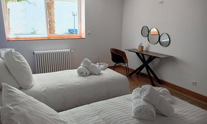 Eymet House | Guest House 'Chambre' with Private Terrace, Shared Garden and Wi-Fi