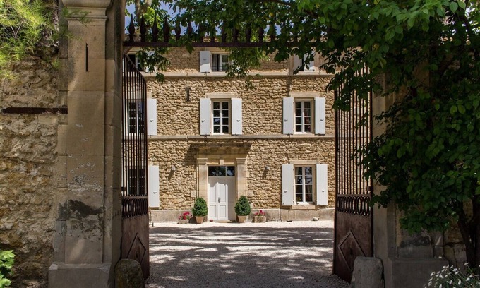 Colonzelle House | Guest House 'Galet' with Shared Pool, Shared Terrace and Wi-Fi