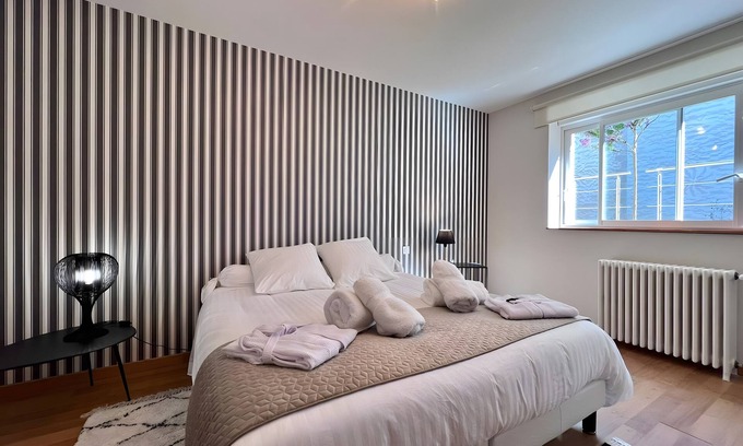 Eymet House | Guest House 'La Chambre Rayures' with Shared Terrace, Shared Garden and Wi-Fi