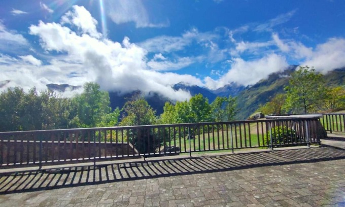 Garin House | Guest House 'La Vingt-Huit - Chambre 4 Pers' with Mountain View, Shared Terrace and Private Garden