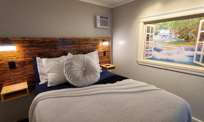 Pleasure Ridge Park Apartment | Guest house with MAIDELIN