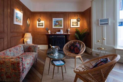 Chysauster Hotel | Guest Lodge By The Beach Club
