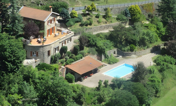 Saint-Julien-Labrousse Bed & Breakfast | Guest Room 'Room 4 – Bleuet' with Shared Pool, Communal Terrace and Wi-Fi