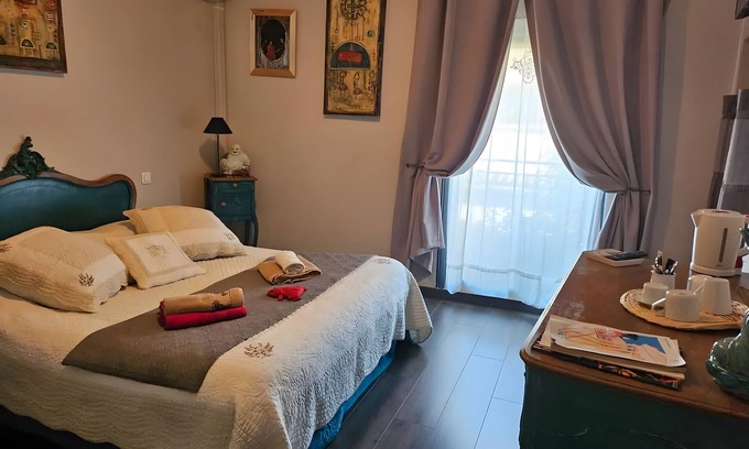 Bernis Bed & Breakfast | Guest Room "Little Boudha Room" with Shared Terrace, Wi-Fi, and Air Conditioning