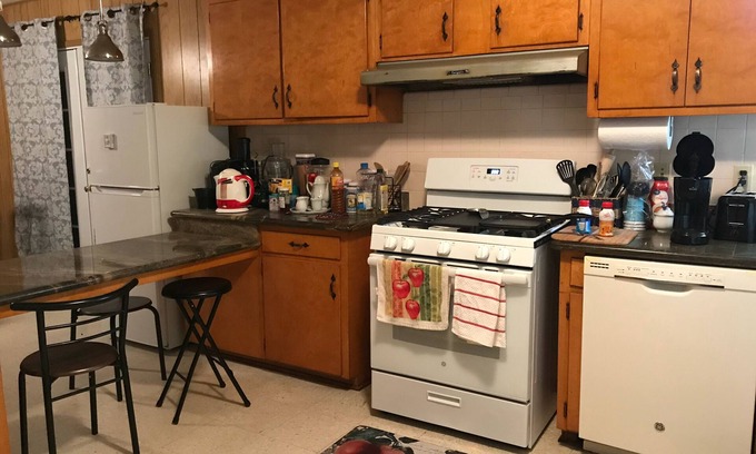 Eastern Division House | Guest Rooms to Rent