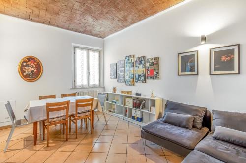 Old Town Apartment | GuestHost - Cozy Flat X4 in a Historic Silk Mill