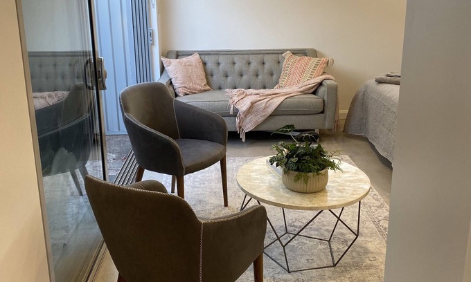 Rockdale Apartment | Guesthouse 5 mins from International Airport and Beach