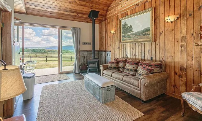 Portage Cabin | Guesthouse on horse farm adjacent to Letchworth State Park