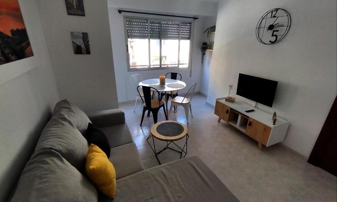 Campoamor House | GUESTHOUSE SHARED with HOST