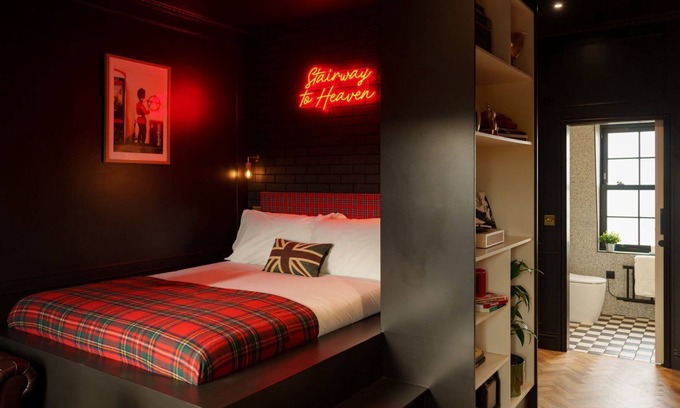 Camden Town with Primrose Hill Apartment | GuestReady - Artistic studio in Camden Town