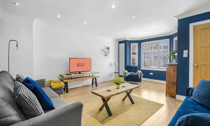 Trafford House | GuestReady - Charming Retreat in Trafford