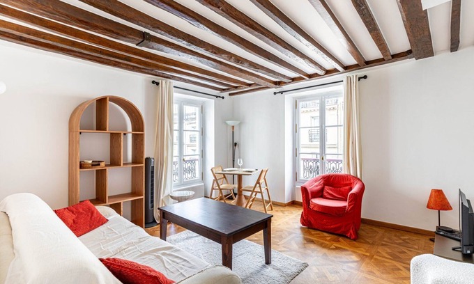 Arsenal Apartment | GuestReady - Chic & Central Paris Hideaway for 2