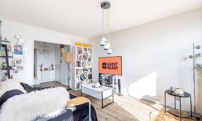 Asnieres-sur-Seine Apartment | GuestReady - Glimpse of dawn in Asnières-sur-Seine