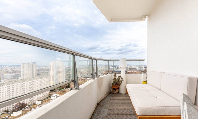 Quartier de la Chapelle Apartment | GuestReady - High-Rise Haven with Attractive Views