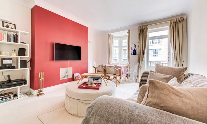 South Kensington Apartment | GuestReady - Rosey Delight in South Kensington