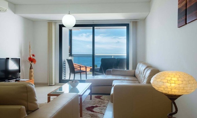 Canico Apartment | GuestReady - Sea-View Stay