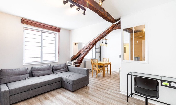 Paris City Center Apartment | GuestReady - Wooden essence near the Louvre