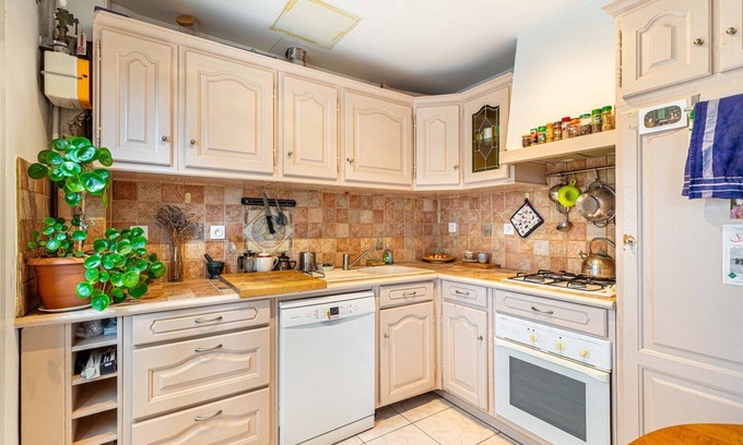 Pere Lachaise Apartment | GuestReay - Chic Comfort by Place de la Nation