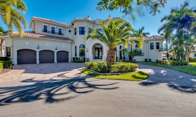 Pelican Villa | Gulf Access Canal | Heated Pool & 2 Spas | Theatre