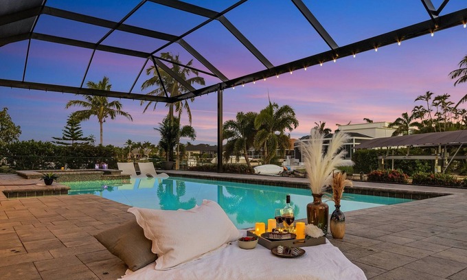 Pelican House | Gulf Access, Heated Salt Water Pool, Kayaks - Villa Surfside Escape - Roelens Vacations