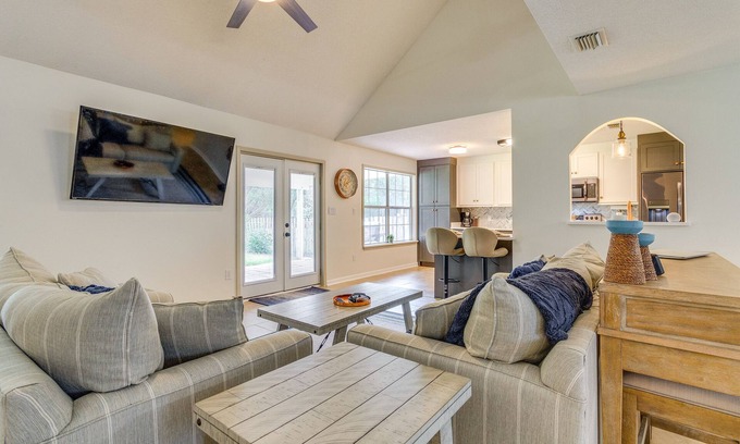 Gulf Breeze House | Gulf Breeze Home w/Screened Porch + Game Room!