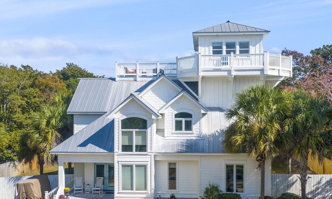Gulf Pines House | GULF BREEZE-PRIVATE POOL-GOLF CART-PRIVATE BEACH SLEEPS 16